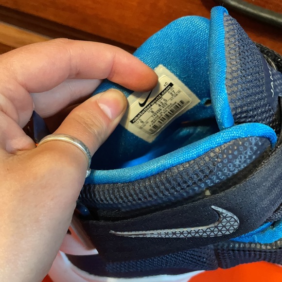 Lebron James basketball shoes - Picture 4 of 5